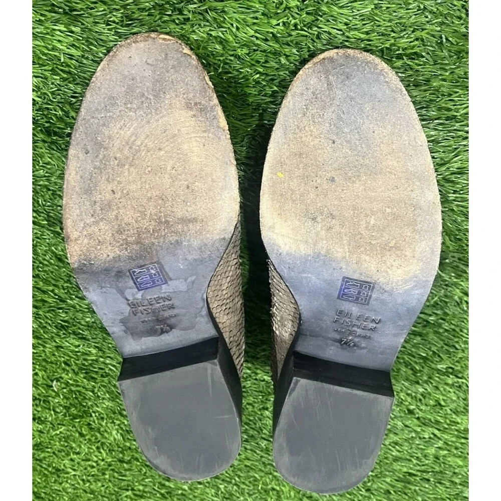 Eileen Fisher TUCK2-LT Embossed Leather Graphite Colored Booties Sz 7.5